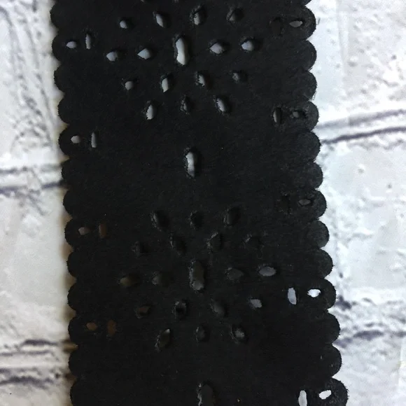 Liz Claiborne Black Scalloped Laser-Cut Leather Belt with Silver Buckle - Picture 9 of 9